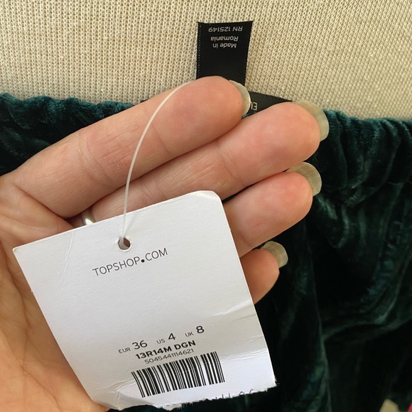 TOPSHOP green velvet off shoulder top NWT 4 - Picture 7 of 7